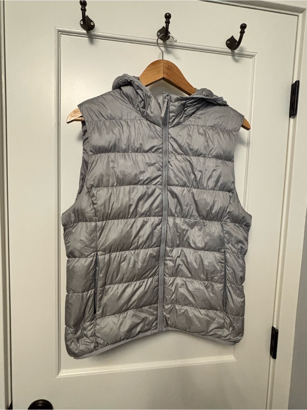 TNA Women's Hooded Puffer Vest - Light Gray